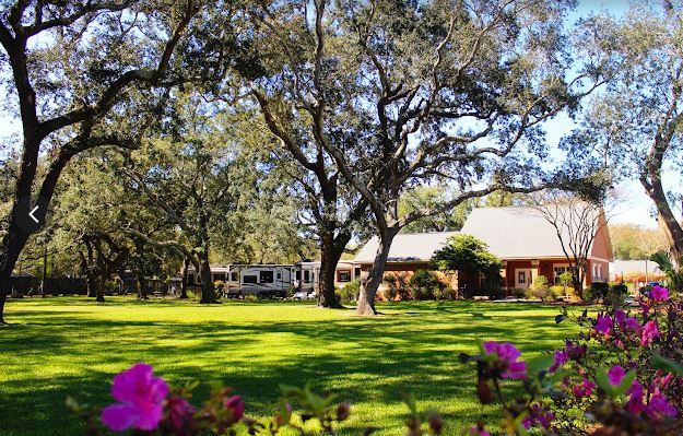 majestic oaks RV resort