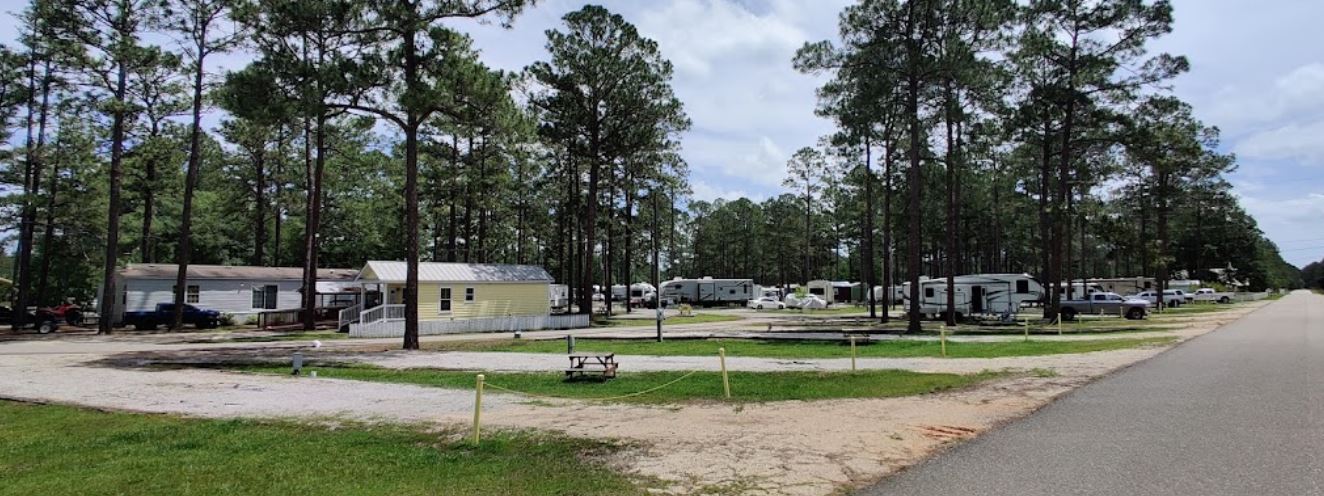 sun roamess RV resort and clubhouse